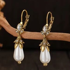 Elegant Gold and Pearl Drop Earrings
